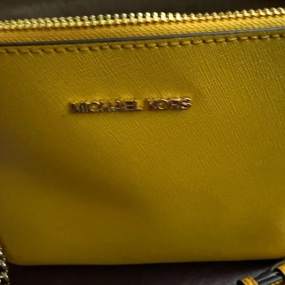 Michael kors crossbdy - Picture 3 of 5